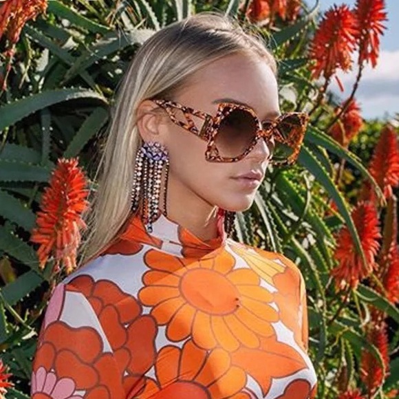 2/$35 🖤 ZARA Pink Rhinestone Waterfall Earrings - Picture 10 of 11